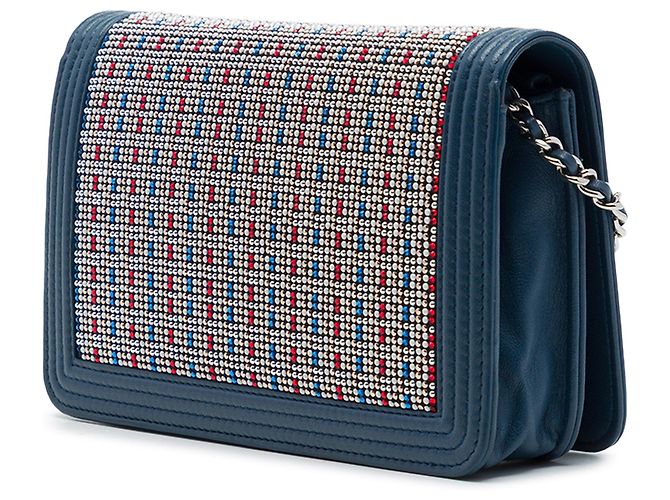 Borsa a tracolla Boy Wallet On Chain in pelle d'agnello blu con cristalli Chanel - vista 2
