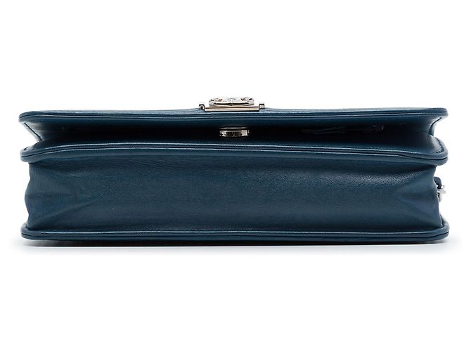 Borsa a tracolla Boy Wallet On Chain in pelle d'agnello blu con cristalli Chanel - vista 3
