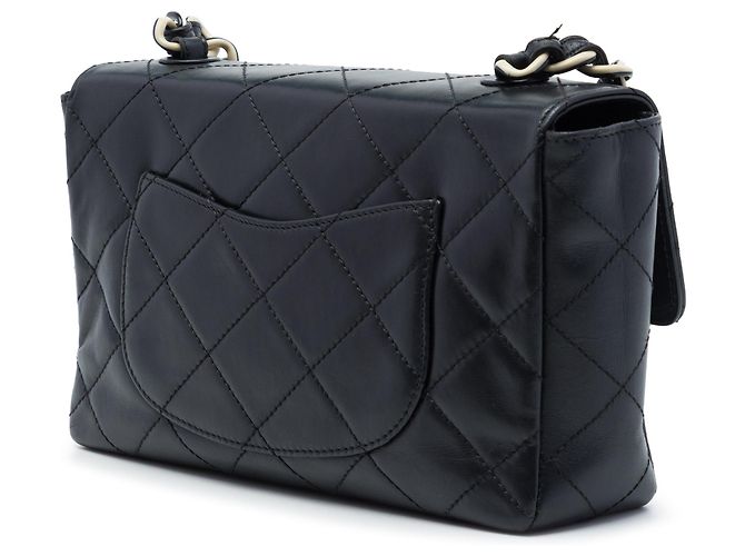 Borsa a spalla Chanel Medium Quilted Lambskin Single Flap in pelle d'agnello matelassé nera con catena in resina - vista 2