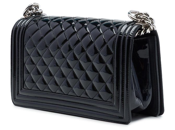 Borsa a tracolla Chanel Boy Flap in vernice matelassé nera, dimensione Old Medium Nero - vista 2