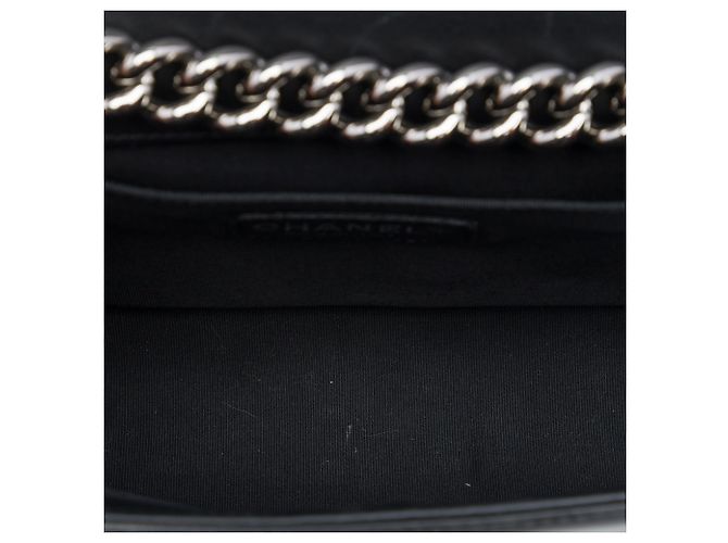 Borsa a tracolla Chanel Boy Flap in vernice matelassé nera, dimensione Old Medium Nero - vista 4