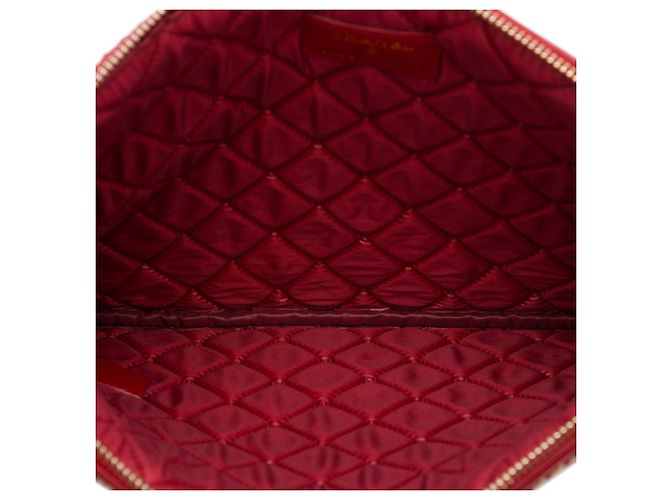 Clutch Chanel Boy O Case Medium de piel de cordero acolchada roja con cadena - vista 4