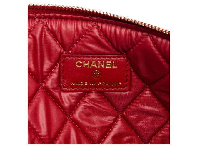 Clutch Chanel Boy O Case Medium de piel de cordero acolchada roja con cadena - vista 5