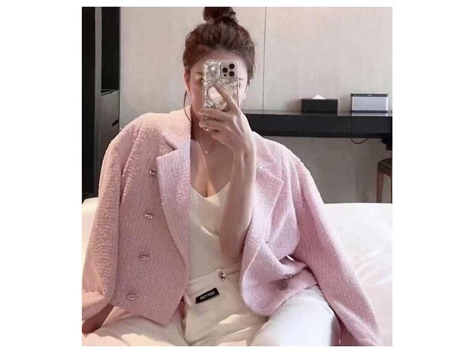 Chaquetas Chanel La Petite Veste Noire Rosa - vista 4