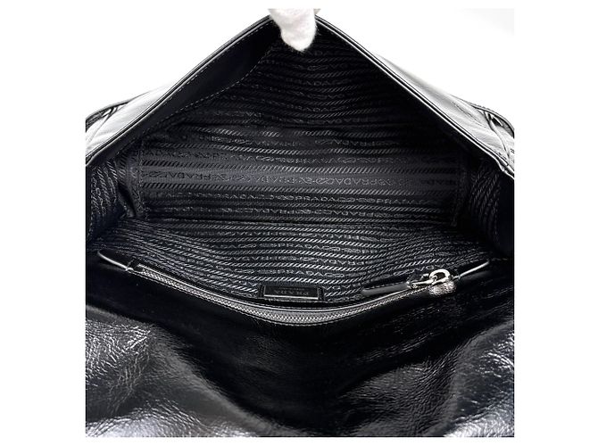 Borsa a tracolla Prada in pelle nera Nero - vista 8