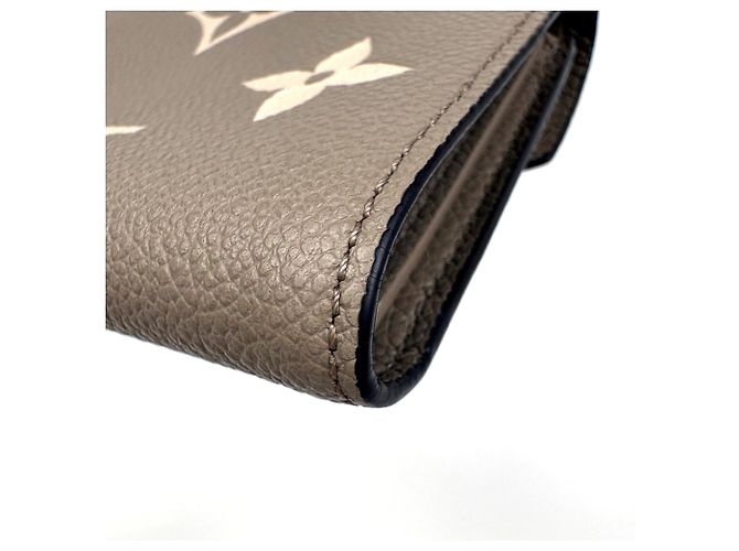 Louis Vuitton Portefeuille Victorine Tri-fold Wallet Grigio - vista 3