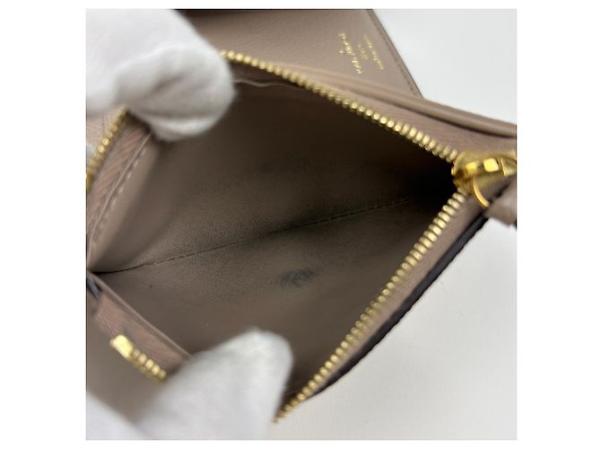 Louis Vuitton Portefeuille Victorine Tri-fold Wallet Grigio - vista 6
