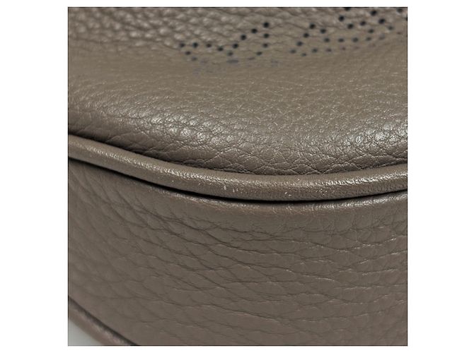 Borsa Louis Vuitton Selene MM Taupe - vista 3