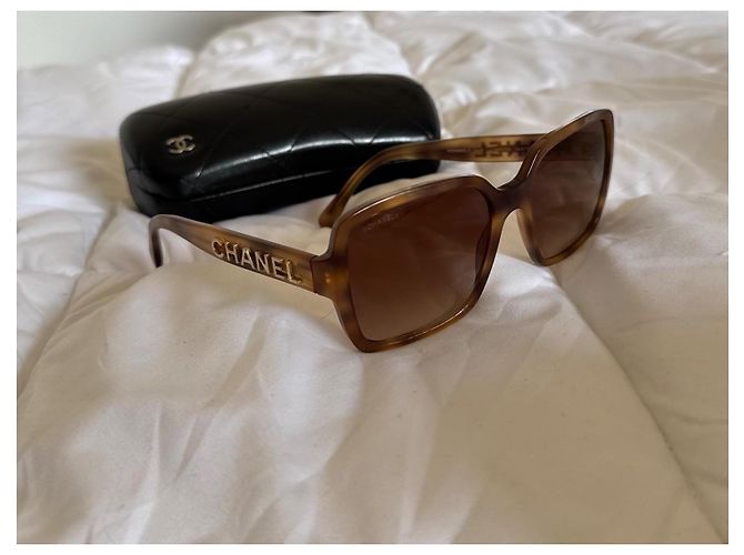 Gafas de Sol Chanel Marrones con Logo Dorado Castaño - vista 3