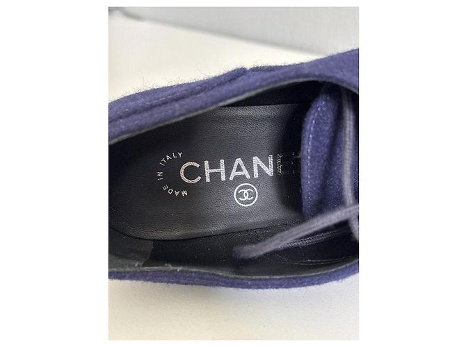 Stivaletti stringati in tessuto blu Chanel - EU 38 Usato - vista 7