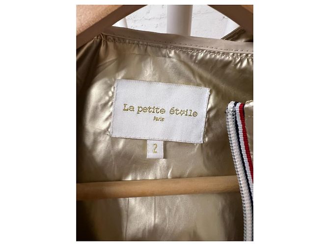 Autre Marque Chaqueta impermeable dorada con capucha La Petite Étoile Dorado - vista 2