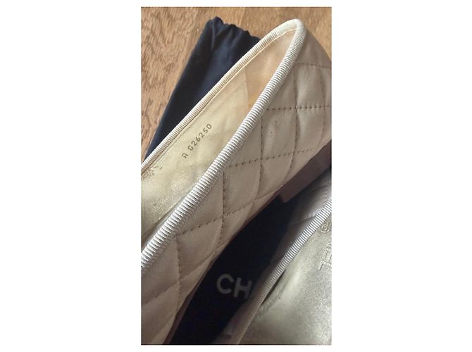 Sapatilhas Chanel acolchoadas Bege - vista 6