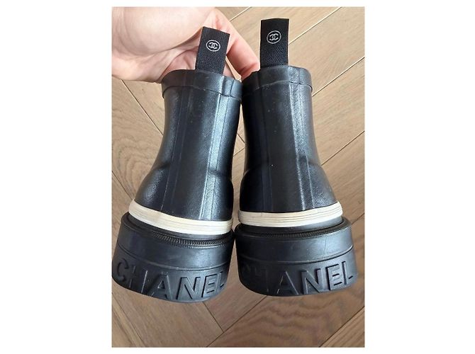 Stivaletti Chanel in gomma nera logo CC Nero - vista 4