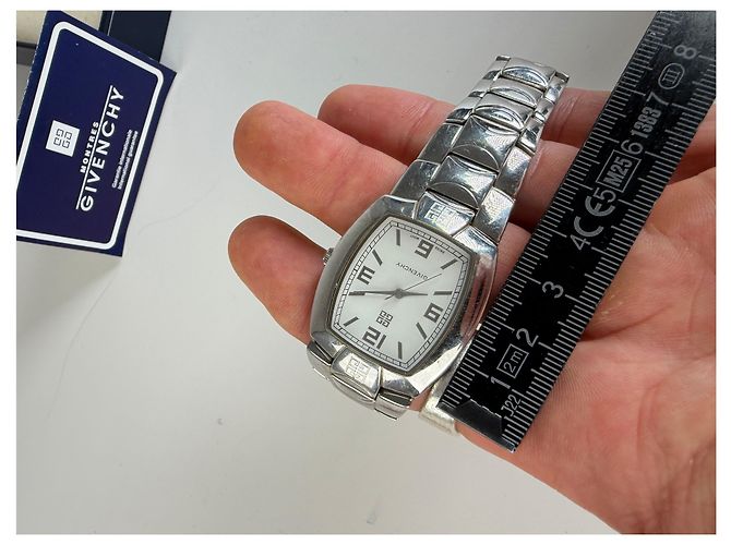 Vintage Givenchy Armbanduhr aus Edelstahl Silber Weiß - Ansicht 12