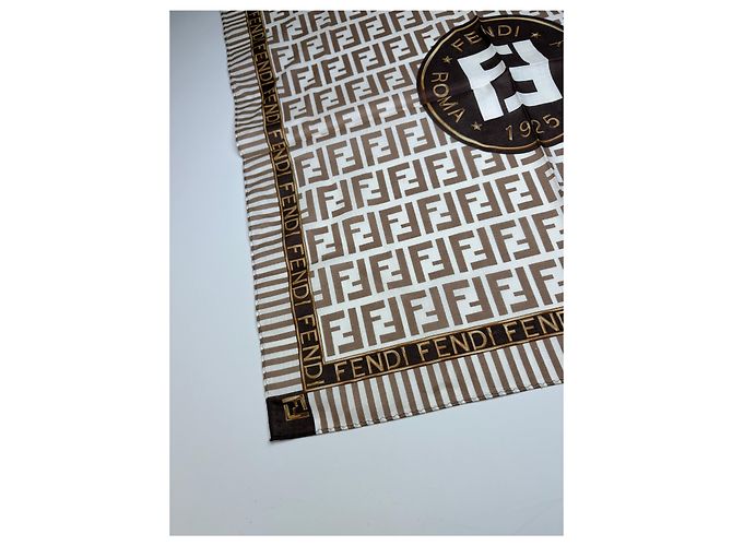 Zucca Foulard in seta Vintage Fendi FF Monogram Cream Brown Beige - vista 4