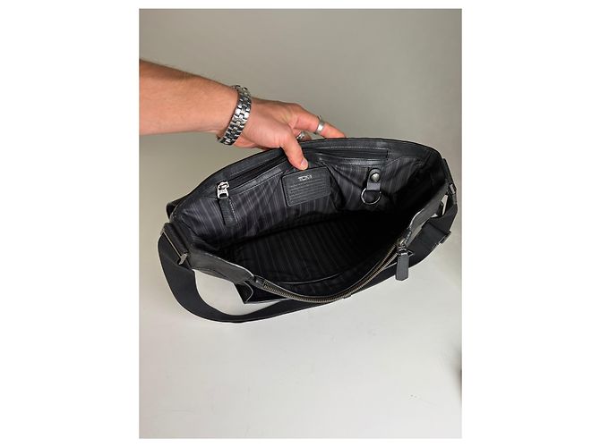 Borsa a tracolla Vintage Tumi in pelle Nera Argento Nero - vista 3