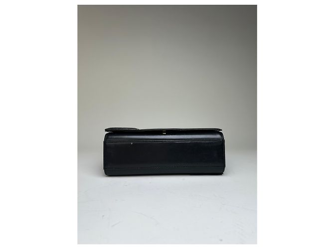 Vintage Givenchy Schultertasche aus glattem Leder Schwarz Gold - Ansicht 10