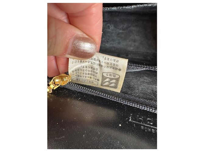 Vintage Givenchy Schultertasche aus glattem Leder Schwarz Gold - Ansicht 13