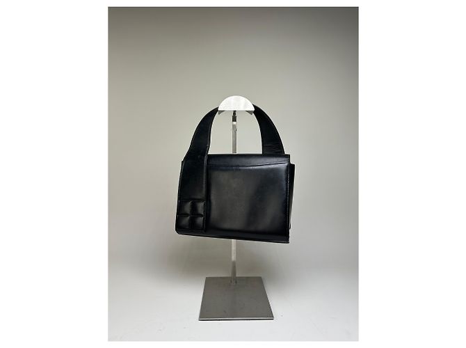 Vintage Givenchy Schultertasche aus glattem Leder Schwarz Gold - Ansicht 2