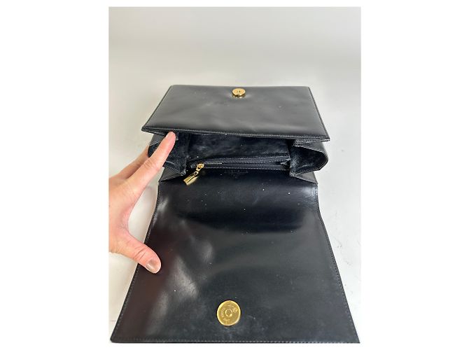 Vintage Givenchy Schultertasche aus glattem Leder Schwarz Gold - Ansicht 3