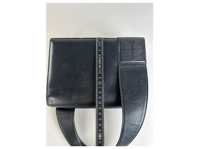 Vintage Givenchy Schultertasche aus glattem Leder Schwarz Gold - Ansicht 9