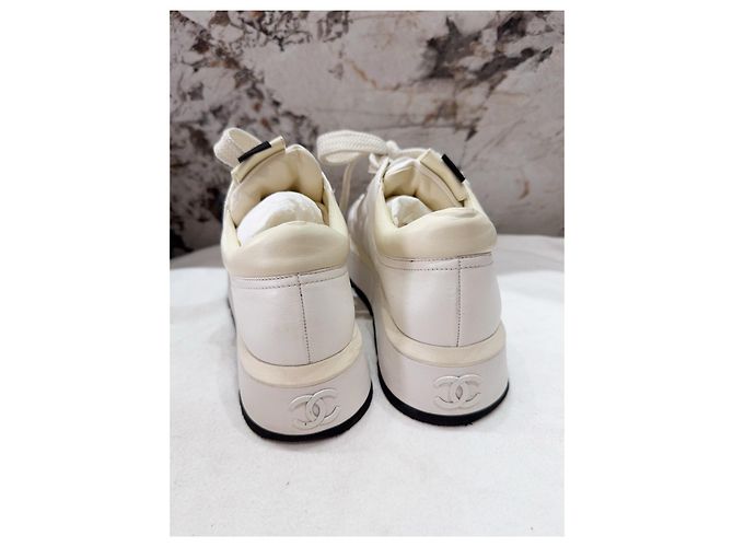 Sneakers Chanel in pelle bianca con suola platform Multicolore - vista 4