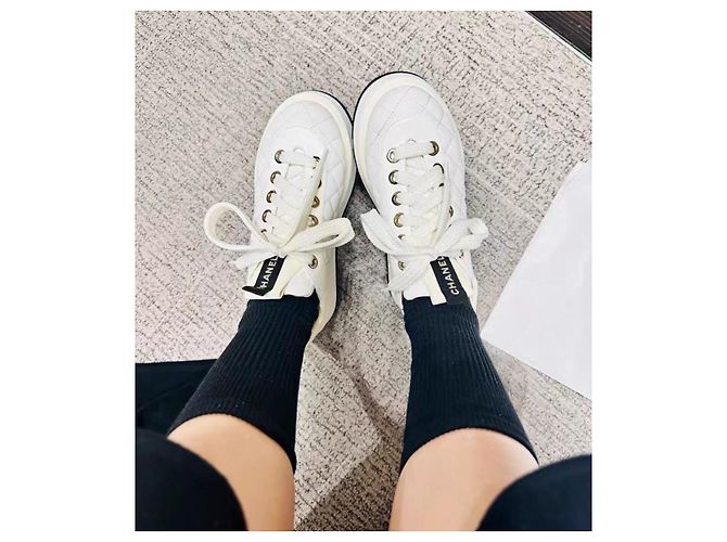 Sneakers Chanel in pelle bianca con suola platform Multicolore - vista 7
