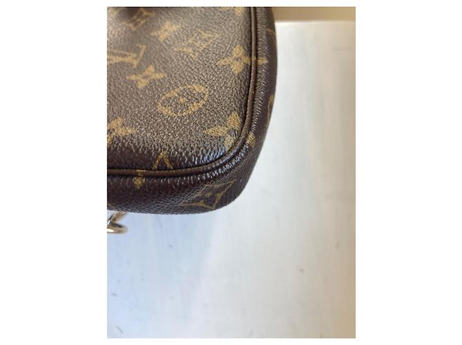 Louis Vuitton - Mini Pochette Accessoires "Vivienne Tokyo" Limited Edition Marrone Bianco Multicolore - vista 10