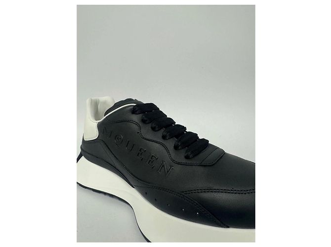 Sneakers Alexander McQueen Oversized in pelle nera Nero Bianco - vista 2
