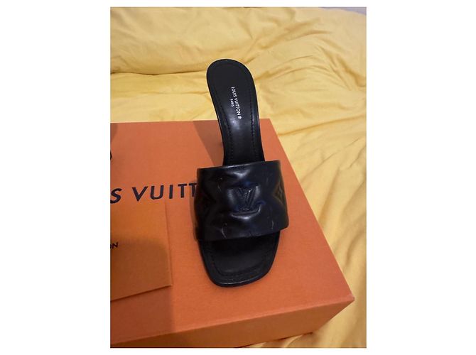 Louis Vuitton Revival sandales à talon en cuir noir - vue 3