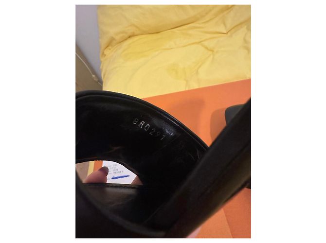 Louis Vuitton Revival sandales à talon en cuir noir - vue 4