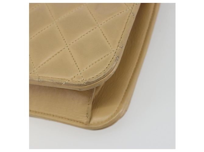 CHANEL Bolso de hombro Matelassé con cadena en piel de cordero beige y CC dorado - vista 12