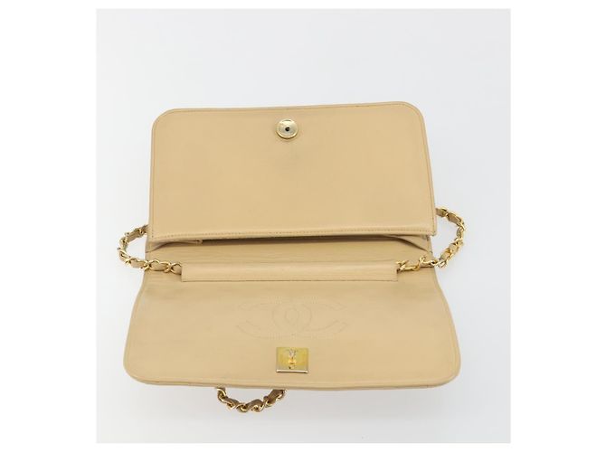 CHANEL Bolso de hombro Matelassé con cadena en piel de cordero beige y CC dorado - vista 17