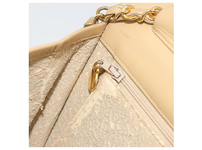 CHANEL Bolso de hombro Matelassé con cadena en piel de cordero beige y CC dorado - vista 22
