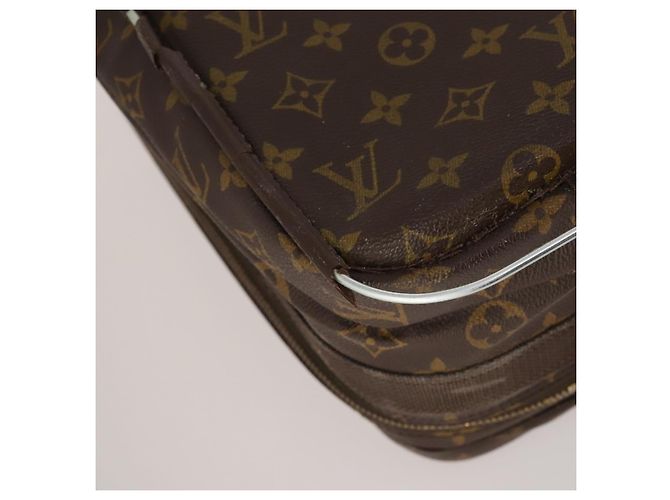LOUIS VUITTON Sac Boston Monogram Satellite 65 M23352 LV - vue 16