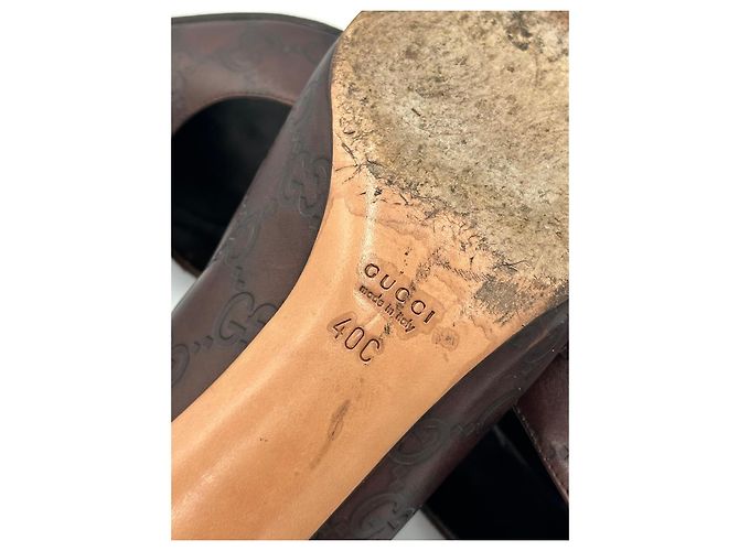 Gucci Escarpins en cuir embossé monogramme GG Marron - vue 12