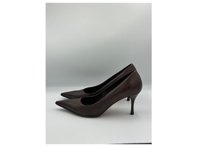 Gucci Escarpins en cuir embossé monogramme GG Marron - vue 3