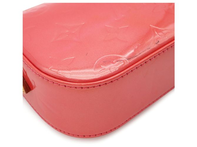 Borsa Pochette Louis Vuitton Monogram Vernis Malibu Street in Framboise Rosa - vista 4