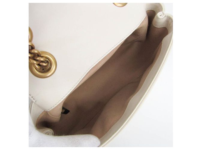 Borsa a tracolla con catena Gucci GG Marmont Bianco - vista 4