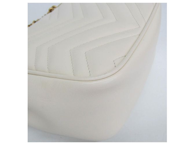 Borsa a tracolla con catena Gucci GG Marmont Bianco - vista 5