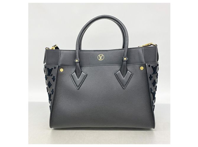 Borsa Louis Vuitton On My Side MM in Noir Nero - vista 11