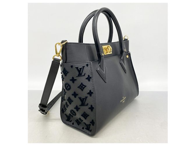 Borsa Louis Vuitton On My Side MM in Noir Nero - vista 2