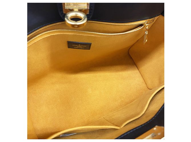 Borsa Louis Vuitton On My Side MM in Noir Nero - vista 4