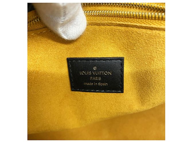 Borsa Louis Vuitton On My Side MM in Noir Nero - vista 5