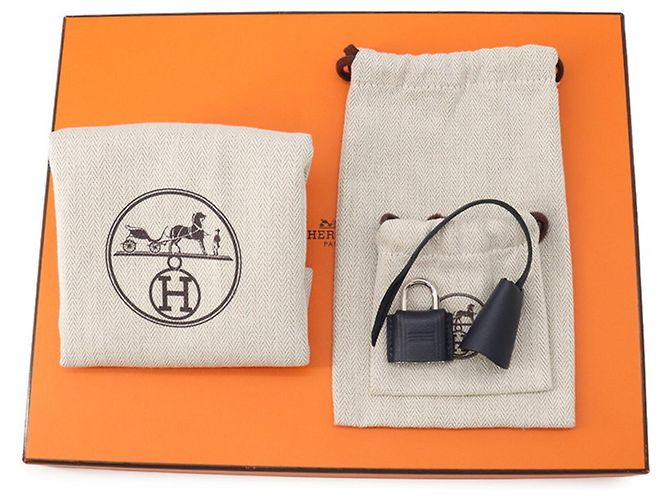 Hermès Volotto Blue Navy in pelle Evergrain, clutch e borsa a tracolla Blu navy - vista 11