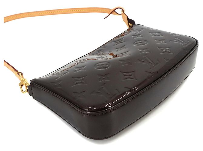 Louis Vuitton Monogram Vernis Pochette Accessoires Handbag Dark red - view 4