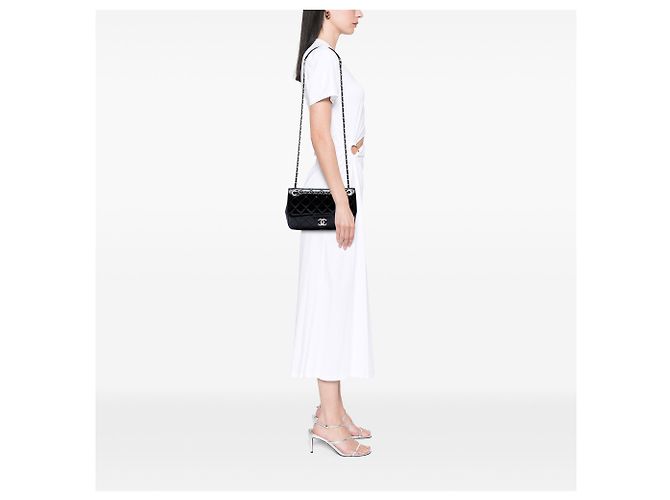 Chanel Black Small Quilted Patent Coco Shine Flap Nero - vista 6