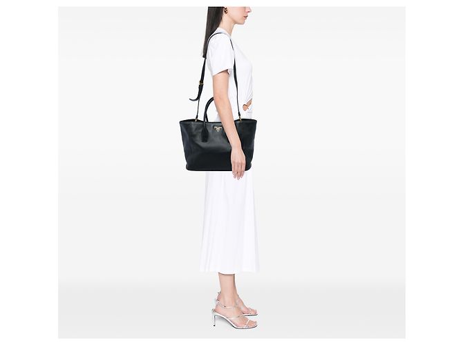 Borsa tote convertibile Prada in Vitello Daino nera Nero - vista 6