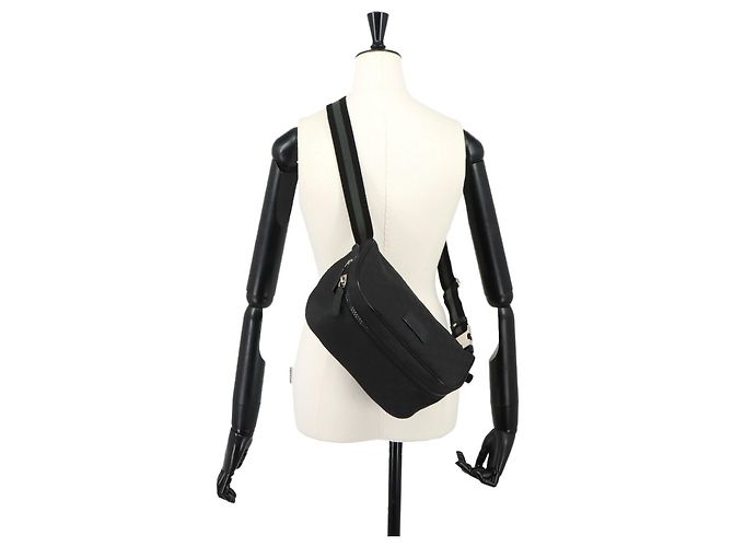Sac à main bandoulière et taille Gucci GG Nylon en noir - vue 8