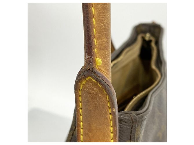 Borsa a tracolla Louis Vuitton Monogram Looping GM Marrone - vista 9